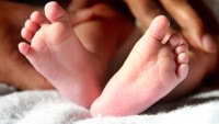 Bebeklerin Ayakları Neden Terler?